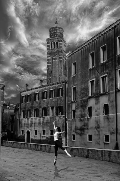 Photograph Spyros Mouzakitis Ballerina on One Eyeland