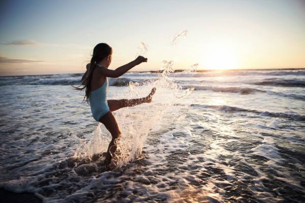 Photograph Fedde Souverein Splash Of The Imagination Girl on One Eyeland
