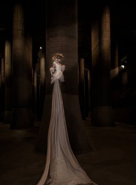 Photograph Haseo Hasegawa Underground Sacred Place 3 on One Eyeland