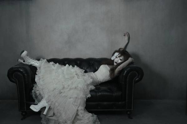 Photograph Haseo Hasegawa White 1 on One Eyeland