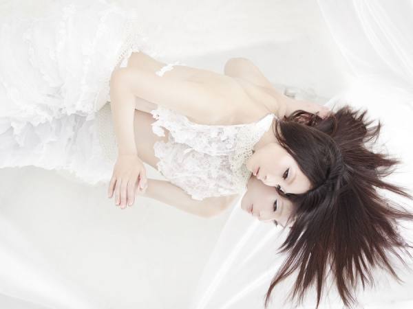 Photograph Haseo Hasegawa White Mermaid 2 on One Eyeland