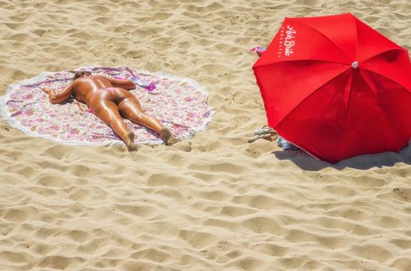 Photograph Ben Welsh Beach People on One Eyeland