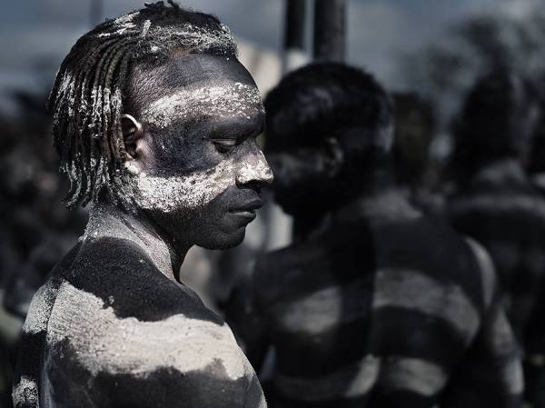 Photograph Suchet Suwanmongkol Amazing Papua New Guinea 5 on One Eyeland