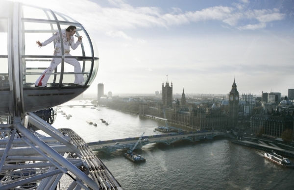 Photograph Nick Dolding Elvis In The London Eye on One Eyeland