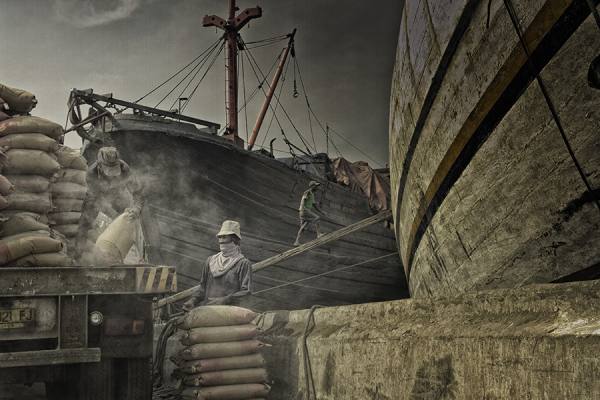Photograph Ruzely Abdullah Hardworking At Harbour on One Eyeland
