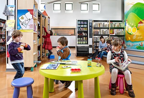 Photograph Gianni Canali Kindergarten Break on One Eyeland