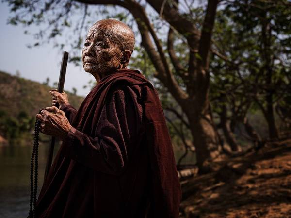 Photograph Suchet Suwanmongkol Nun Of Shin on One Eyeland