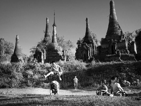 Photograph Suchet Suwanmongkol Playground on One Eyeland