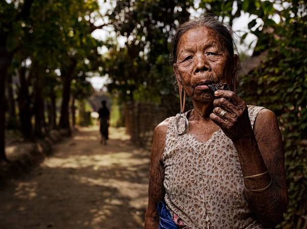 Photograph Suchet Suwanmongkol Relax Time At Mrauk U on One Eyeland