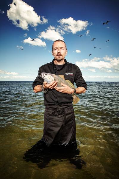 Photograph Jules Tahan Simon Bryant on One Eyeland