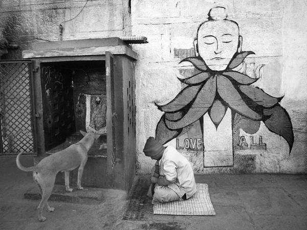 Photograph Suchet Suwanmongkol Varanasi on One Eyeland