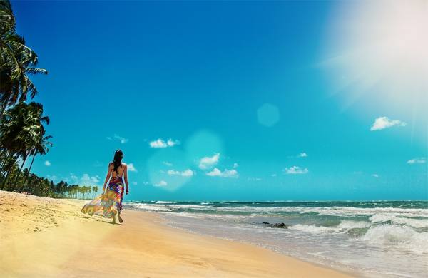 Photograph Jackson Carvalho Walking Alone on One Eyeland