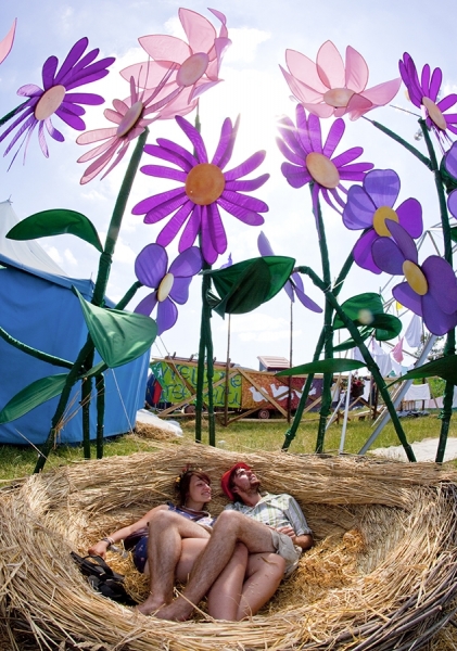 Photograph Roger Cracknell Giant Birds Nest Glastonbury Festival Uk on One Eyeland