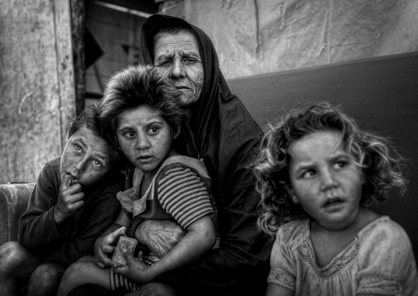 Photograph Jose Ferreira Gipsy Family on One Eyeland