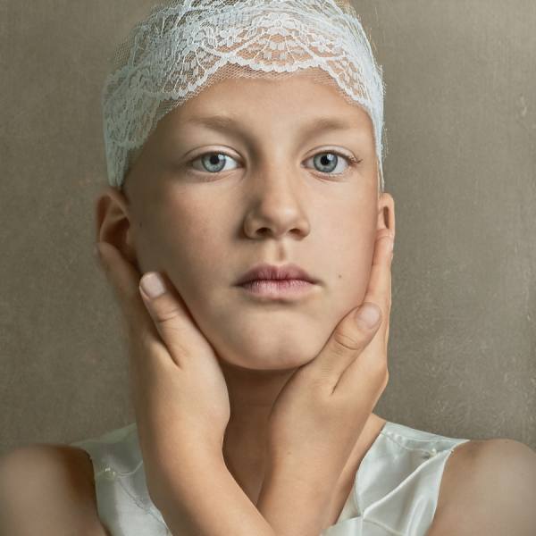Photograph Gemmy Woud Binnendijk Save Hands on One Eyeland
