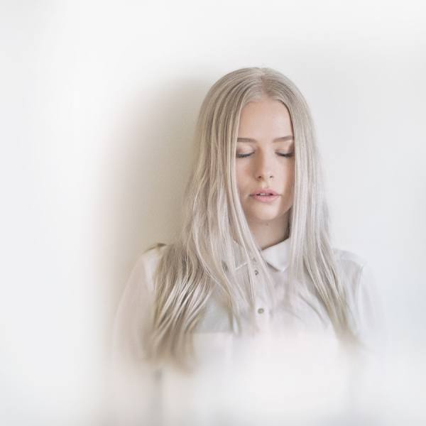 Photograph Pamela Bakhuizen Closed on One Eyeland