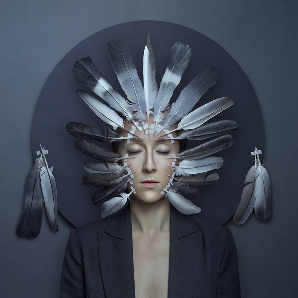 Photograph Lotta Van Droom Fremde Federn I on One Eyeland