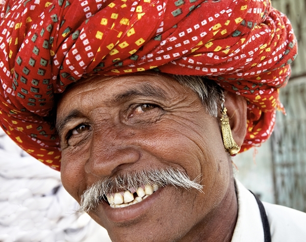 Photograph Roger Cracknell Indian Shepherd Rajashan India on One Eyeland