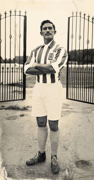 Photograph Nick Dolding Mo Gents United Gates on One Eyeland