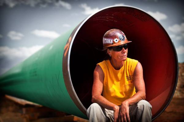 Photograph Greg Whitaker Ruby Pipeline on One Eyeland