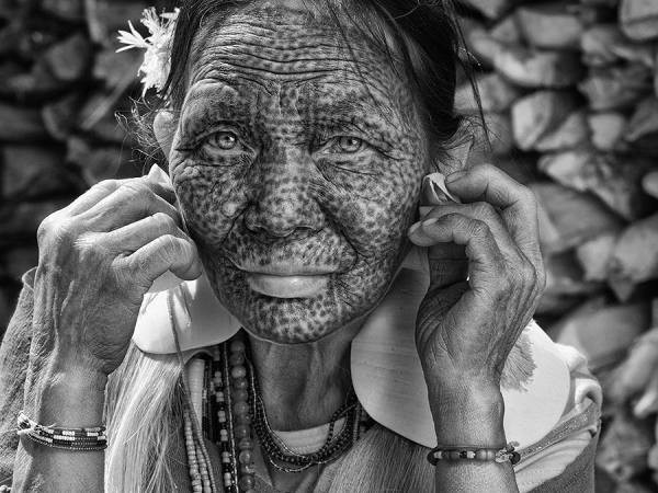 Photograph Suchet Suwanmongkol Shin Woman2 on One Eyeland