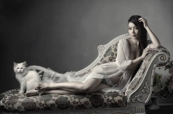 Photograph Raymond Kam Who Pose Better on One Eyeland