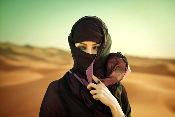Photograph Jim Hughes Woman In Dubai on One Eyeland