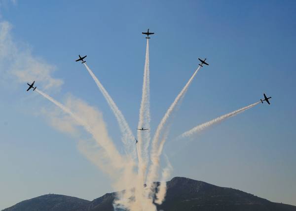 Photograph Spyros Mouzakitis Air Show on One Eyeland