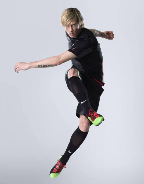 Photograph Vince Starr Fernando Torres Nike Fourfourtwo on One Eyeland