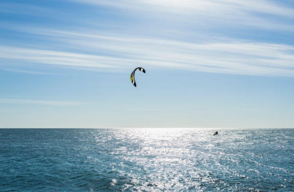 Photograph Oscar Bjarnason Kiteboarding on One Eyeland