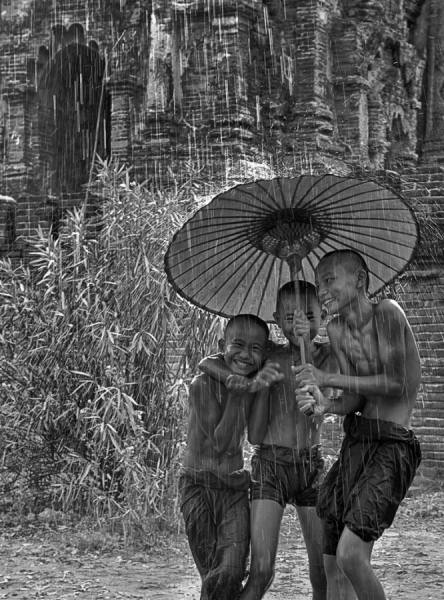 Photograph Suk Eun Kim Exciting Day on One Eyeland