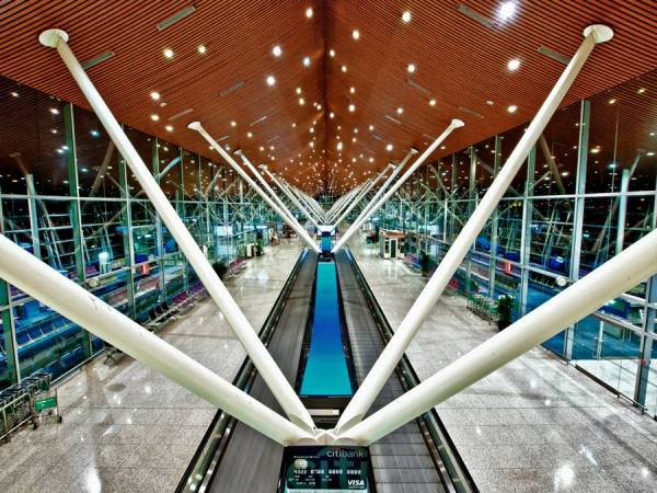 Photograph Antonio Zarli Alone At Klia on One Eyeland