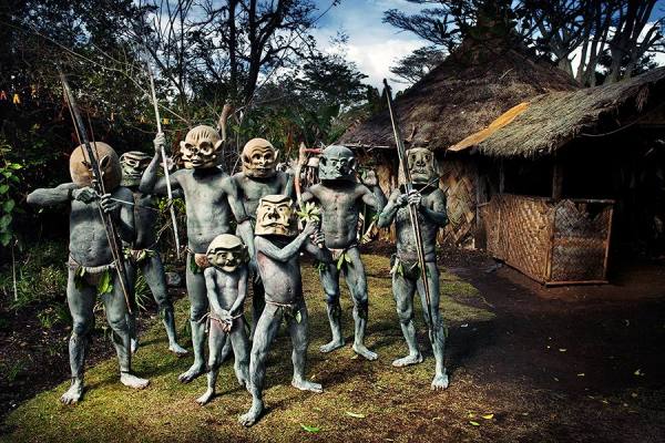 Photograph Suchet Suwanmongkol Amazing Papua New Guinea 4 on One Eyeland