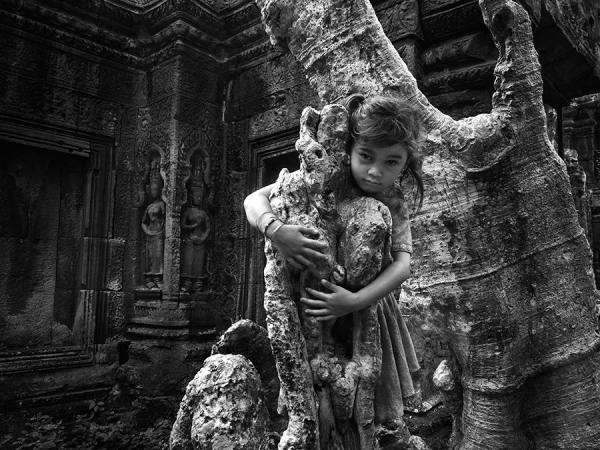 Photograph Suchet Suwanmongkol Angkor18 on One Eyeland