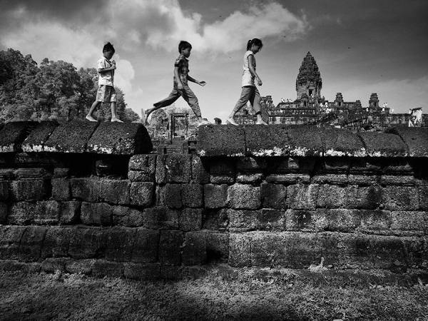 Photograph Suchet Suwanmongkol Angkor28 on One Eyeland