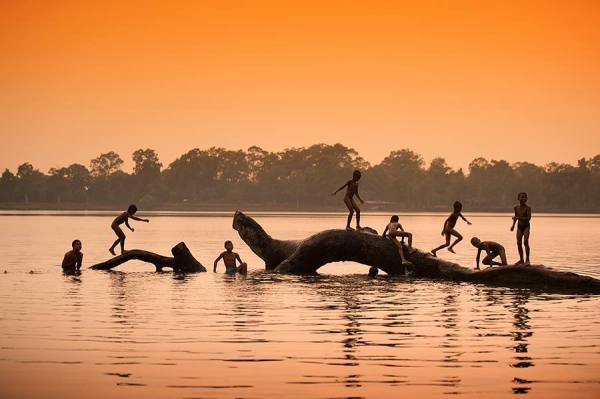 Photograph Suchet Suwanmongkol Cambodia on One Eyeland