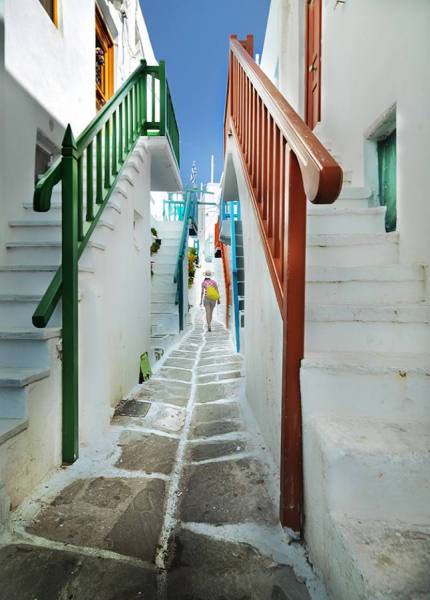 Photograph Suchet Suwanmongkol Greece Island on One Eyeland
