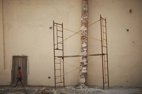 Photograph Dennis Welsh Scaffolding on One Eyeland