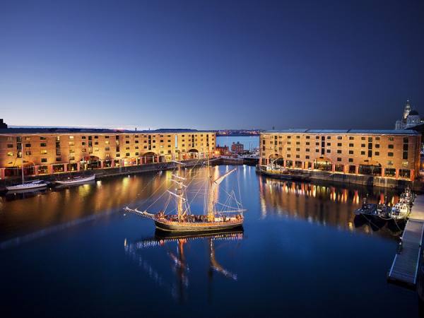 Photograph Craig Easton The Albert Dock Liverpool on One Eyeland
