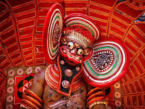 Photograph Suchet Suwanmongkol Theyyam23 on One Eyeland