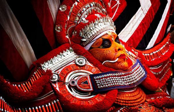 Photograph Suchet Suwanmongkol Theyyam2 on One Eyeland