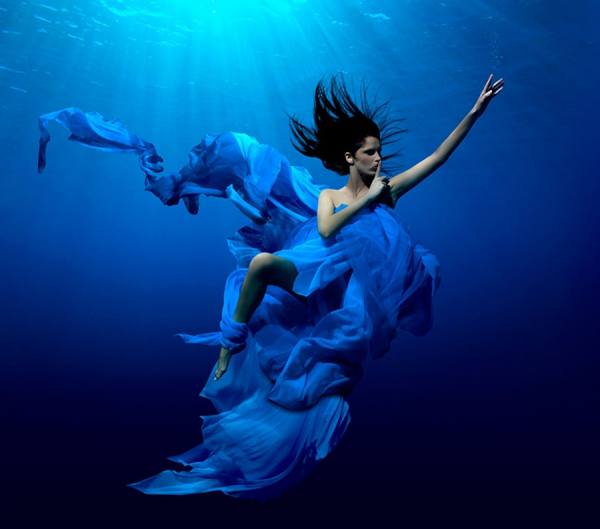Photograph Patrick Curtet Girl Underwater Blue 1 on One Eyeland