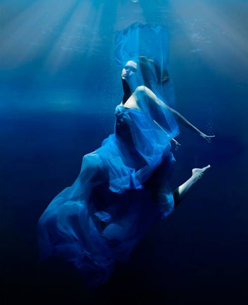Photograph Patrick Curtet Girl Underwater Blue 4 on One Eyeland