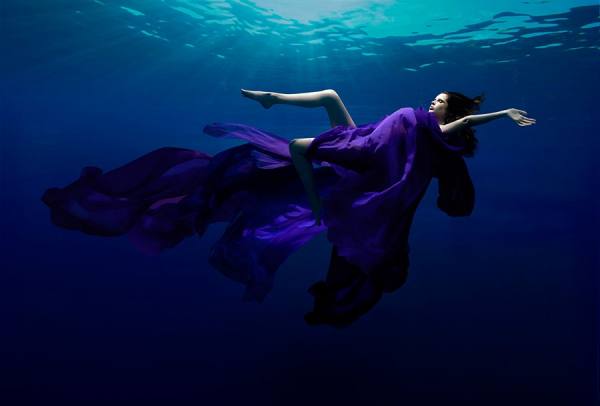 Photograph Patrick Curtet Girl Underwater Blue 5 on One Eyeland
