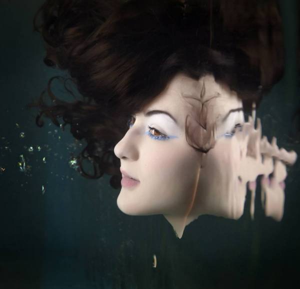 Photograph Mark Mawson Underwater on One Eyeland