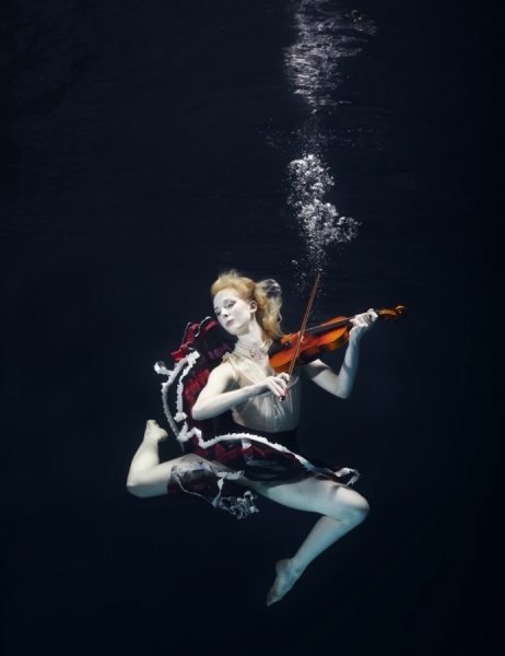 Photograph Henrik Sorensen Photography Underwater Music on One Eyeland