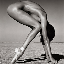 Ballerina Crouching-Michael Haber-bronze-black_and_white-1205