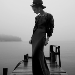 women in rain 2-Waldemar Hansson-bronze-black_and_white-1240