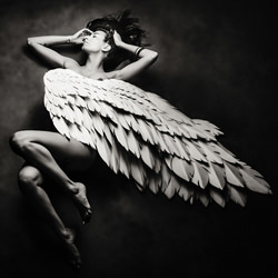 Angel-Victoria Manashirov-bronze-black_and_white-2532