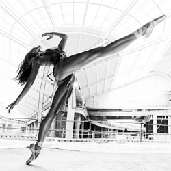 Ballerina_04-Szymon Brodziak-silver-black_and_white-2799